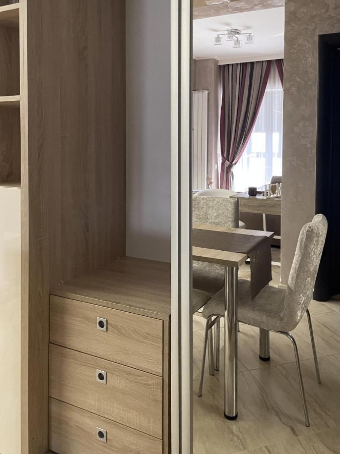 Home Away From Home - Dristor Bukares Bagian luar foto