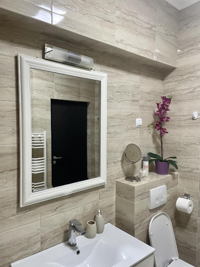 Home Away From Home - Dristor Bukares Bagian luar foto